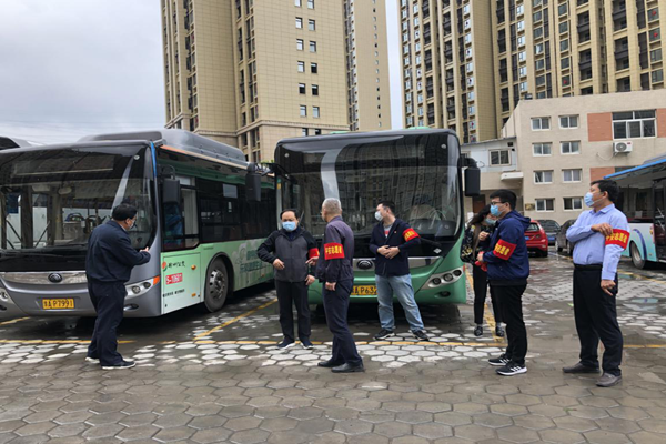 中共鄭州赫喆文化傳播有限公司黨支部開展“疫情防控常態化，為公共交通助力”志愿服務實踐活動